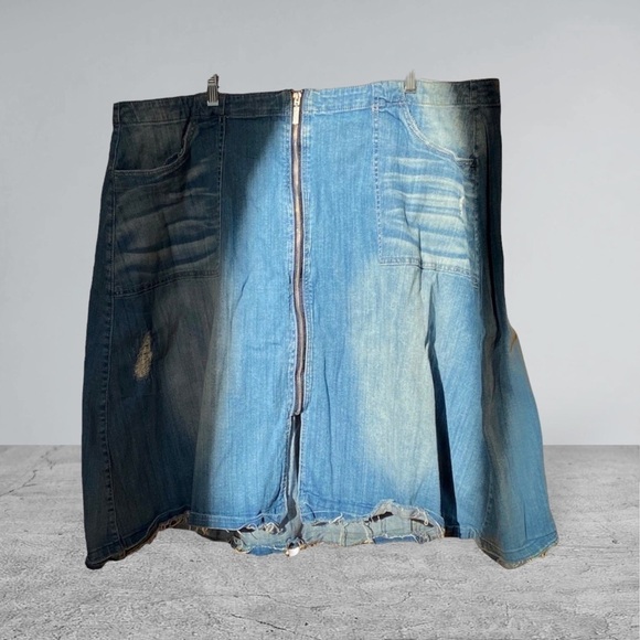 Lane Bryant Zip Front Raw Hem Distressed Denim Jean A-Line Skirt Size 28 - Picture 13 of 16